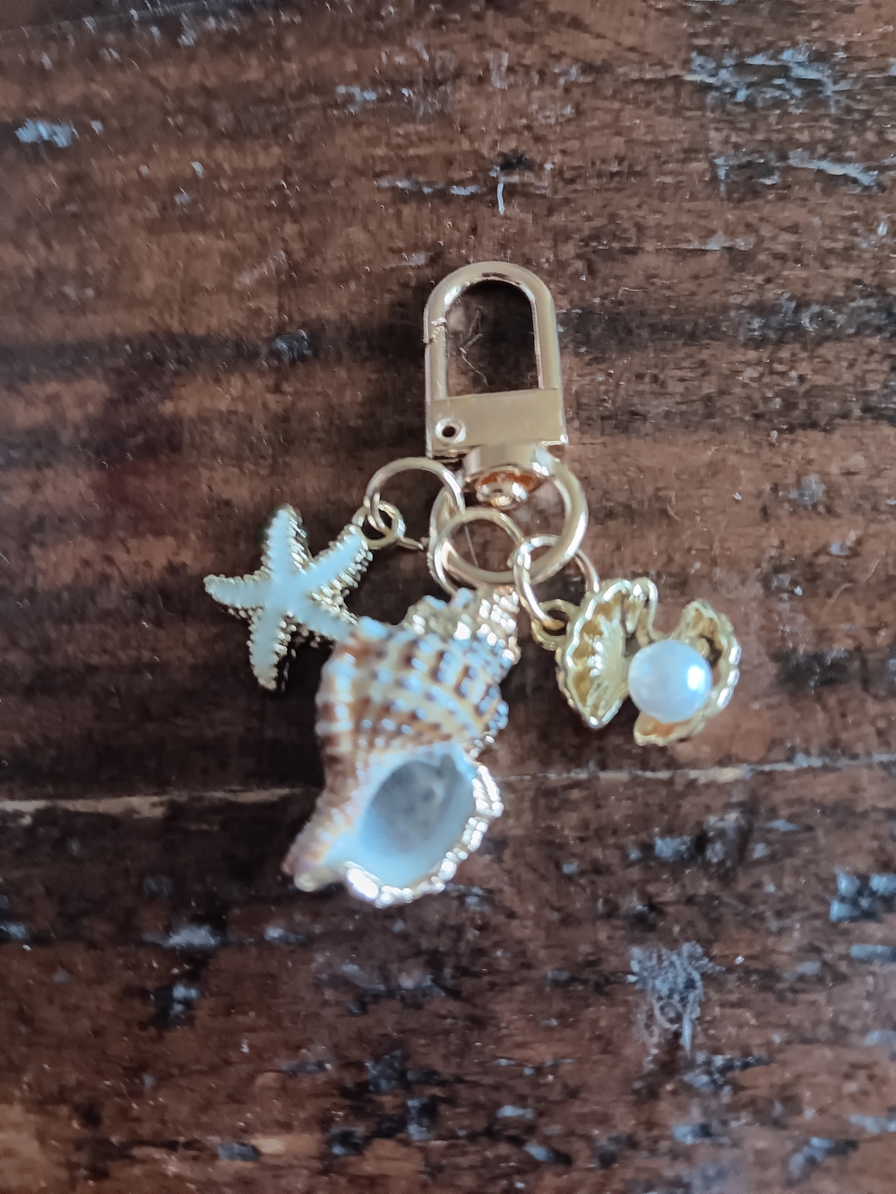 Seashell & Pearl Charm Keychain - Gold Tone